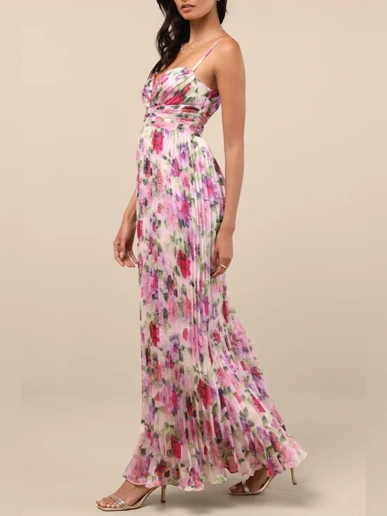 Lulu’s Pleated Maxi Dress in Pink Floral Print - Picture 3 of 9